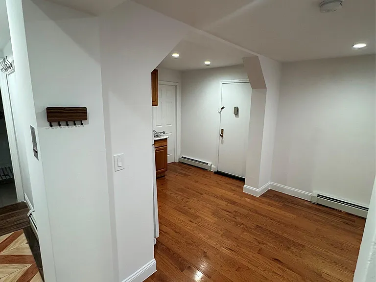2031 Tomlinson Ave #1R — Photo 3