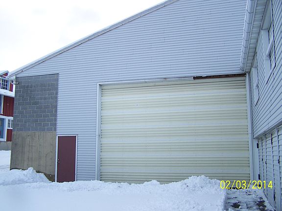 4th image of 105 S Walnut St