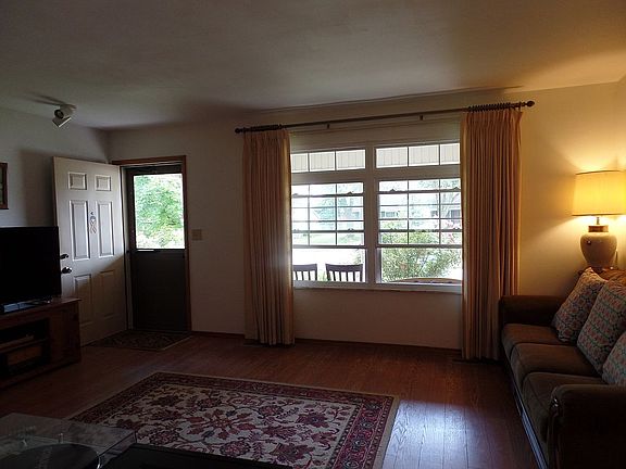 5th image of 1075 Wollenhaupt Dr