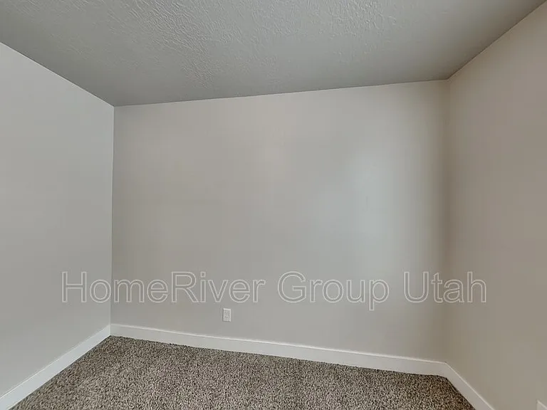 1375 E Rachel Way — Photo 18