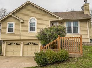 8102 NW 79th Pl, Kansas City, MO 64152