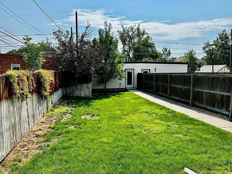 2142 Julian St — Photo 24