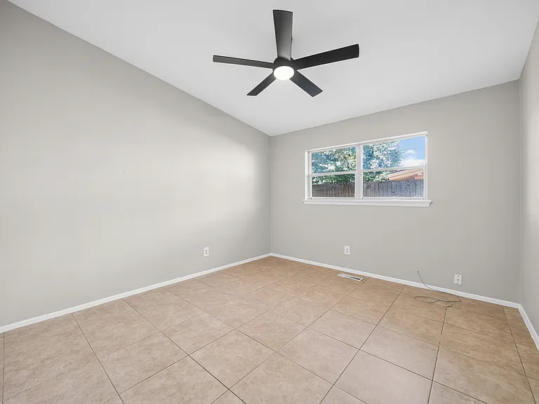 2821 Yale St — Photo 14