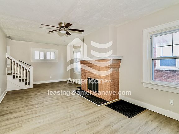 1188365_004_wm_-_living_room_13457445.jpg