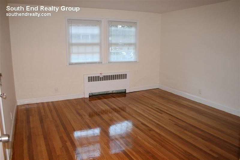 2nd image of 925 Massachusetts Ave