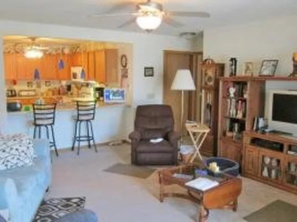 W1062 Marietta Ave APT 312, Ixonia, WI 53036