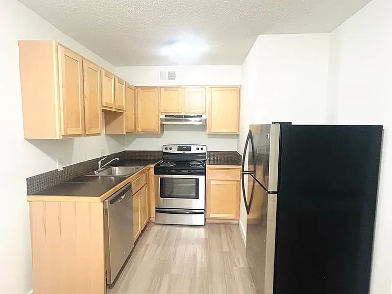 Antilles Apartments — Photo 35