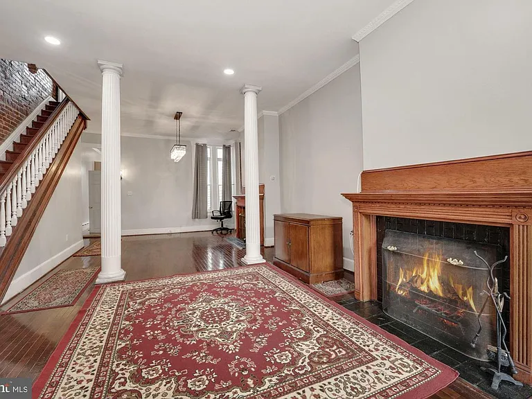 633 8th St NE — Photo 4
