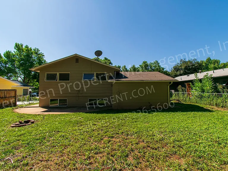 1916 Larkspur Dr — Photo 32