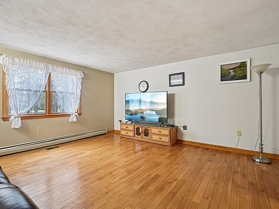 3rd image of 460 Shawsheen Ave