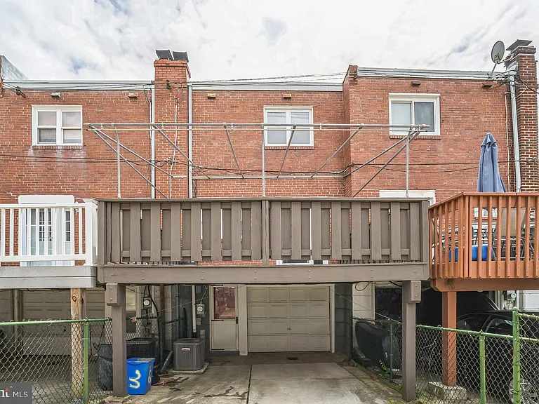 3631 Winona St — Photo 9