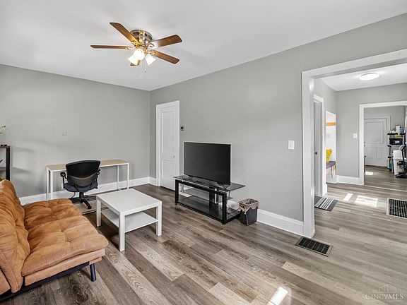 3rd image of 3022 Delmar Ave
