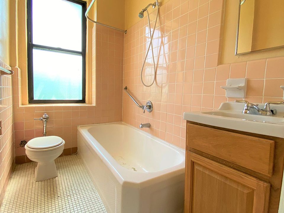 2nd image of 1781 Clay Ave