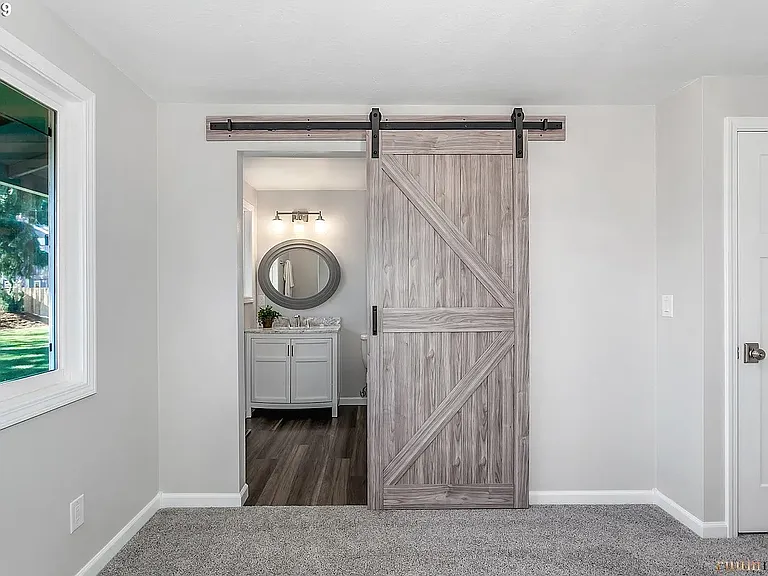 1098 NE Kathryn St — Photo 8
