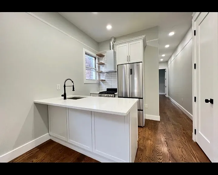 112 Duncan Ave #3LL — Photo 1