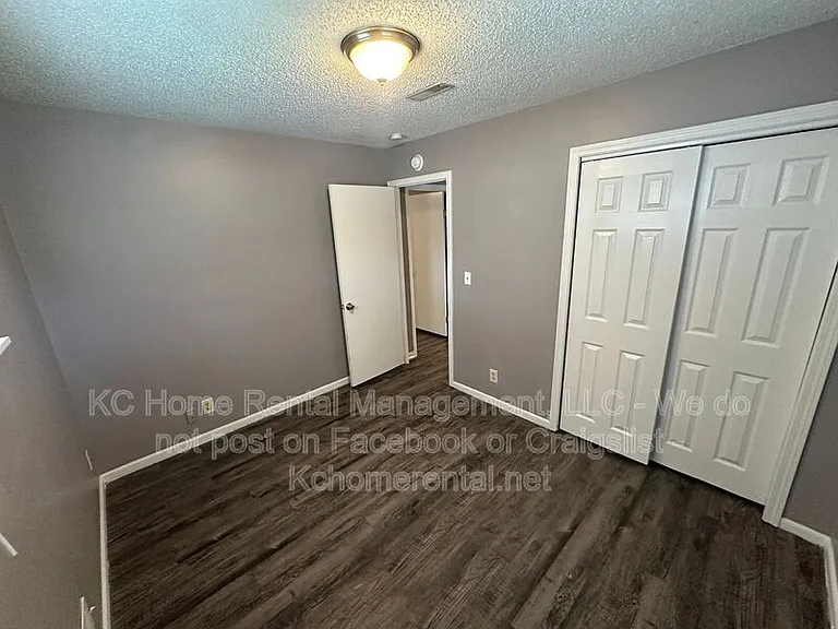 7803 E 107th St — Photo 21