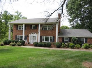 545 Peachtree Valley Dr, Roanoke, VA 24012