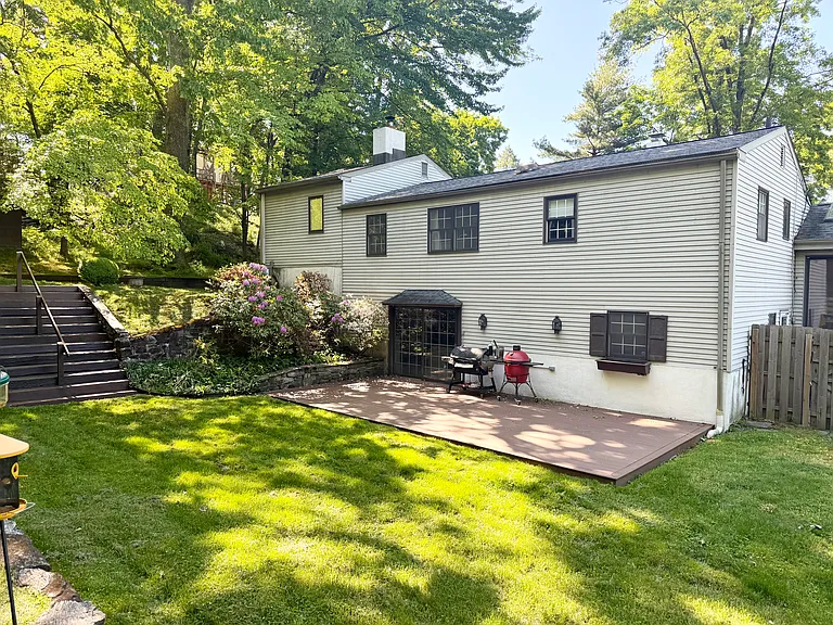 15 Plymwood Dr — Photo 4