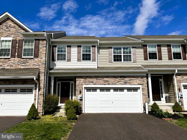 317 Fairfield Cir S, Royersford, PA 19468