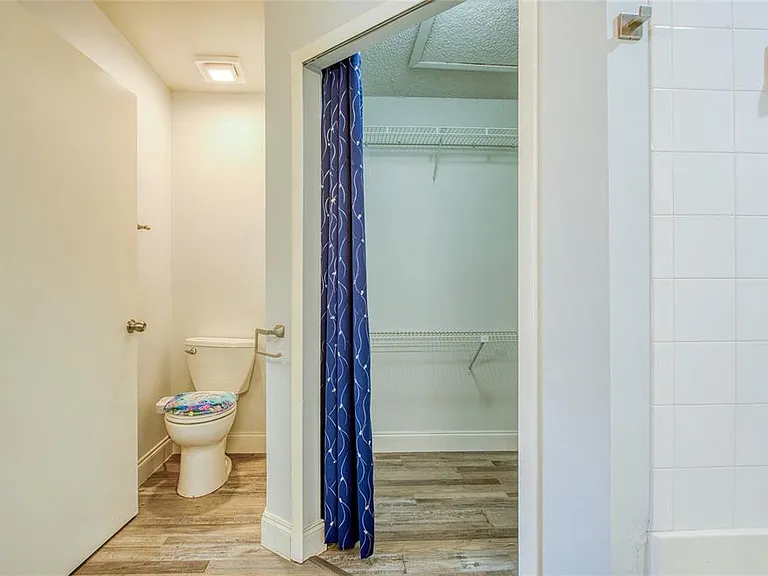 2390 Bentley Dr — Photo 25
