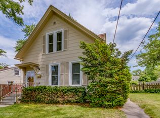 927 Saint John St, Elgin, IL 60120