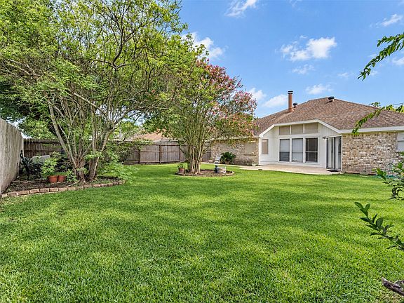 3rd image of 15814 Roxton Ridge Dr