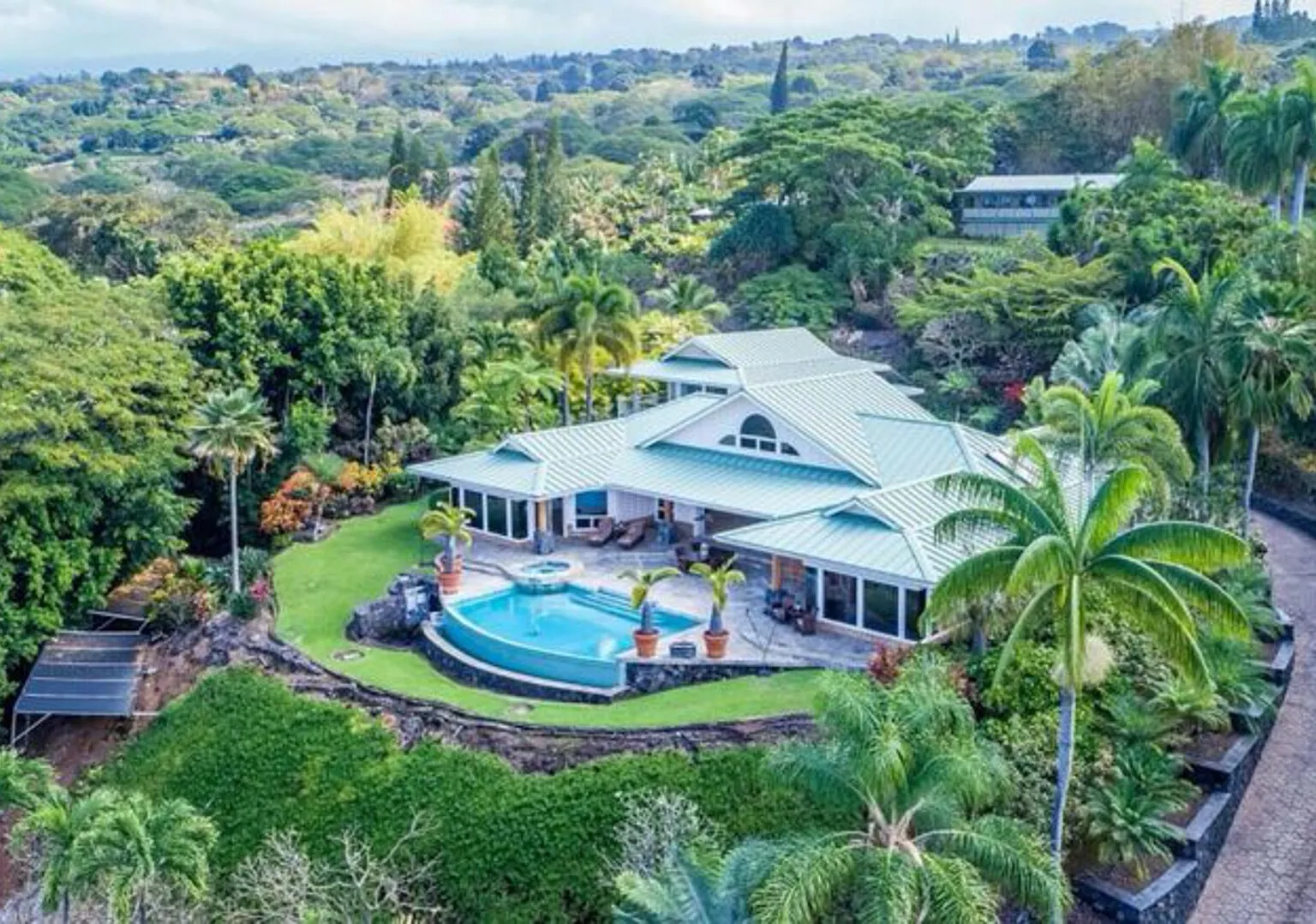 Serene Hawaiian Luxury Retreat with Ocean View, Private Pool & Ohana — Photo 1