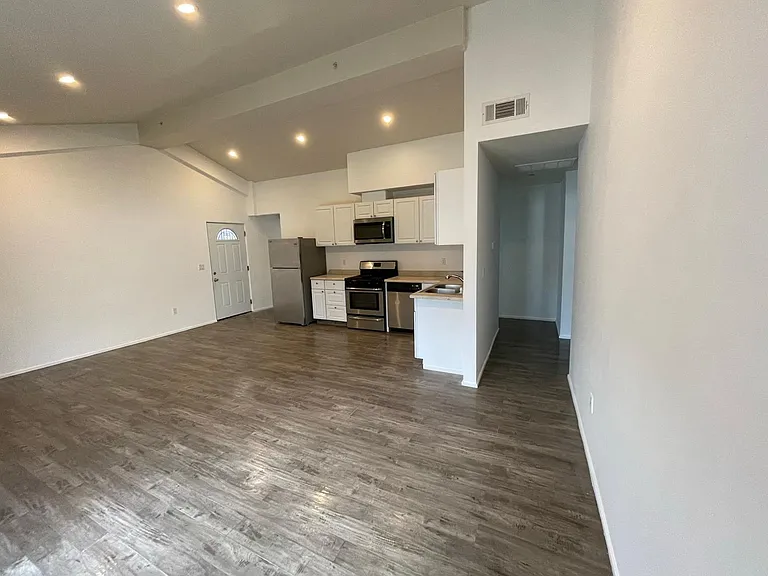 4500 Arch St — Photo 9