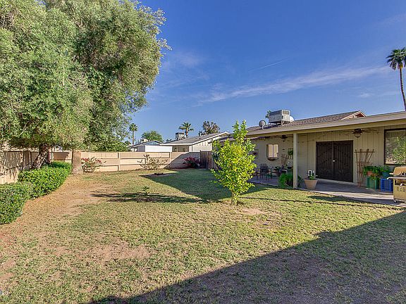3rd image of 2148 E Greenway Dr
