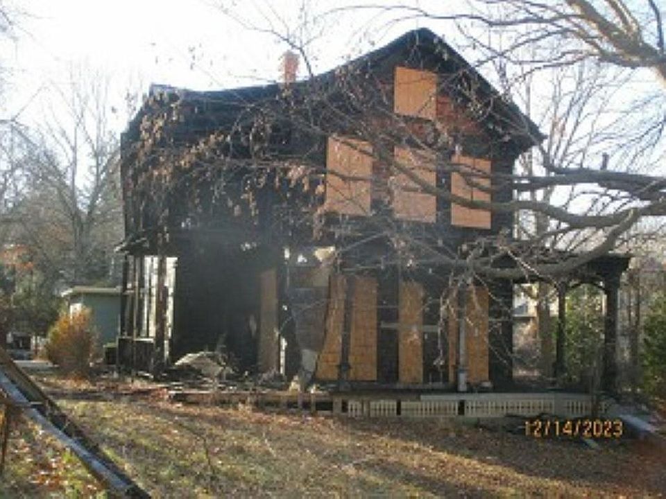 2nd image of 1011 Woodlawn Ave