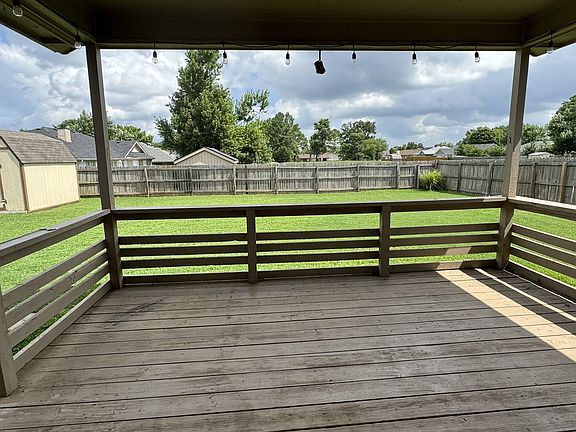 3rd image of 2703 Pleasant View Ln