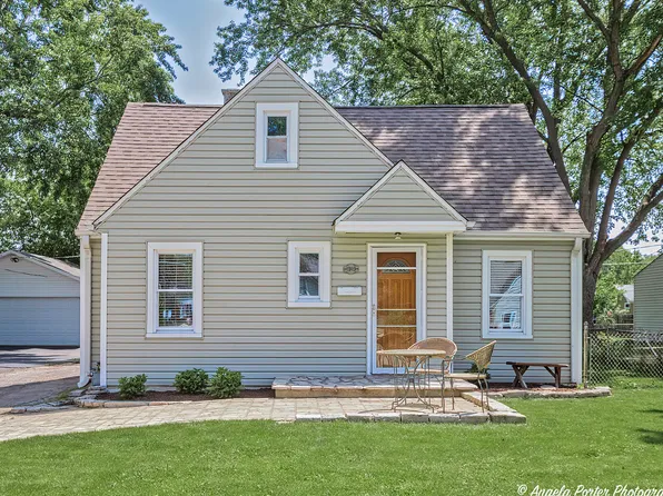 1313 Pine Grove Ave, Round Lake Beach, IL 60073