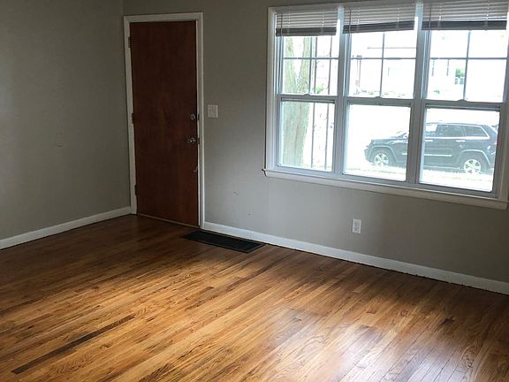 2nd image of 3300 Dresden St