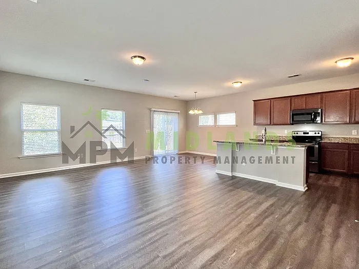 3 bed, 2.5 bath, 1870 sqft, $1,900 — Photo 3