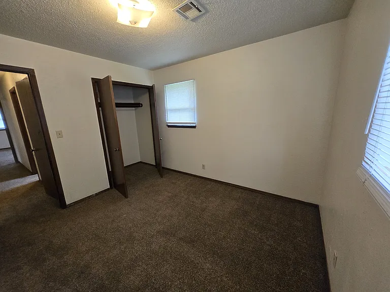Crest Dr — Photo 6