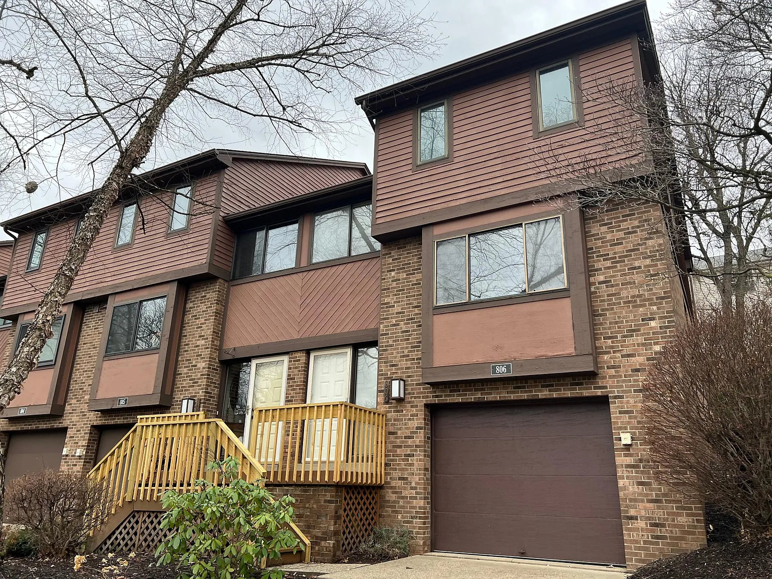 806 Forest Edge Ct photo 1