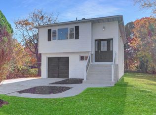 456 Spur Dr N, Bay Shore, NY 11706