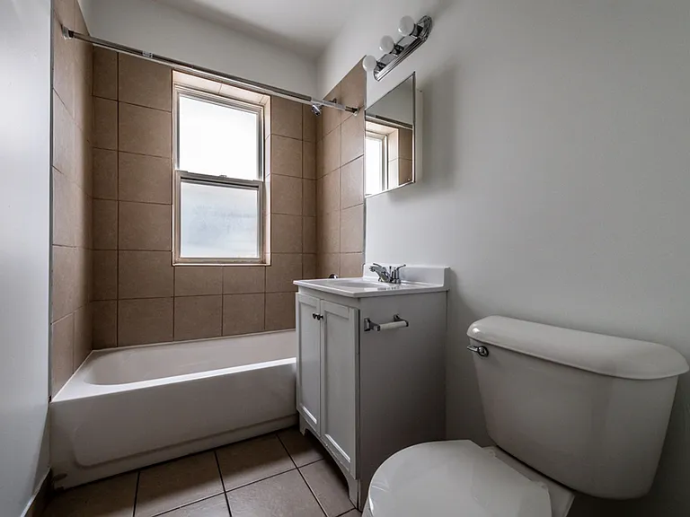 1101 N Lawler Ave — Photo 16