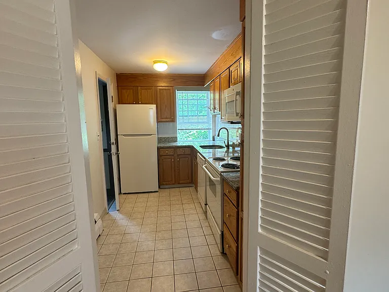 42 Worthen Rd — Photo 2