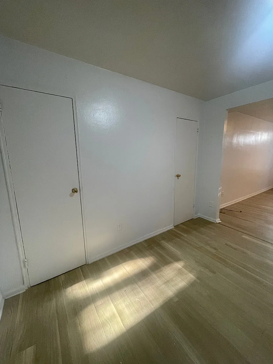 Building Photo - 4303 Baychester Ave #3A