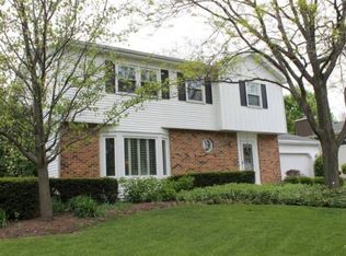 2 Bedford Ln, Geneva, IL 60134