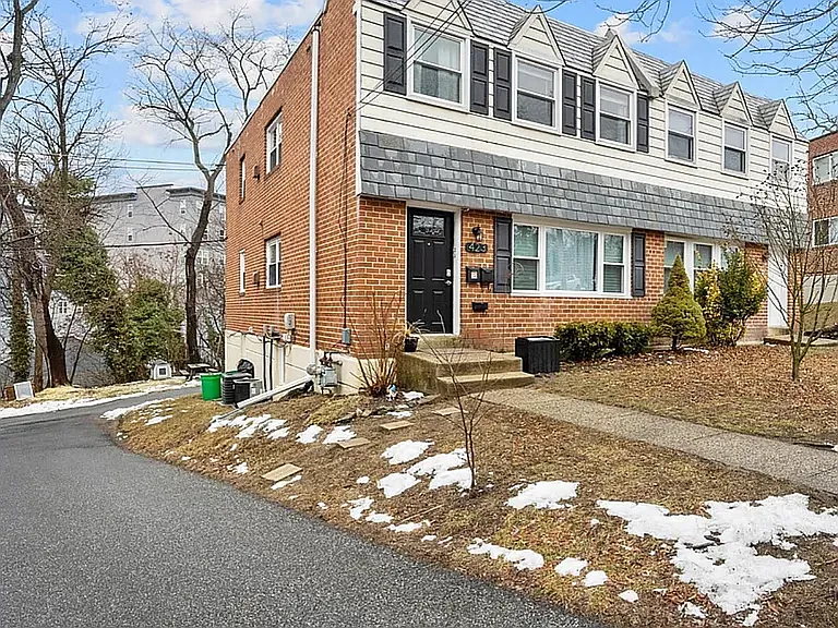 423 W Jefferson St #B — Photo 4