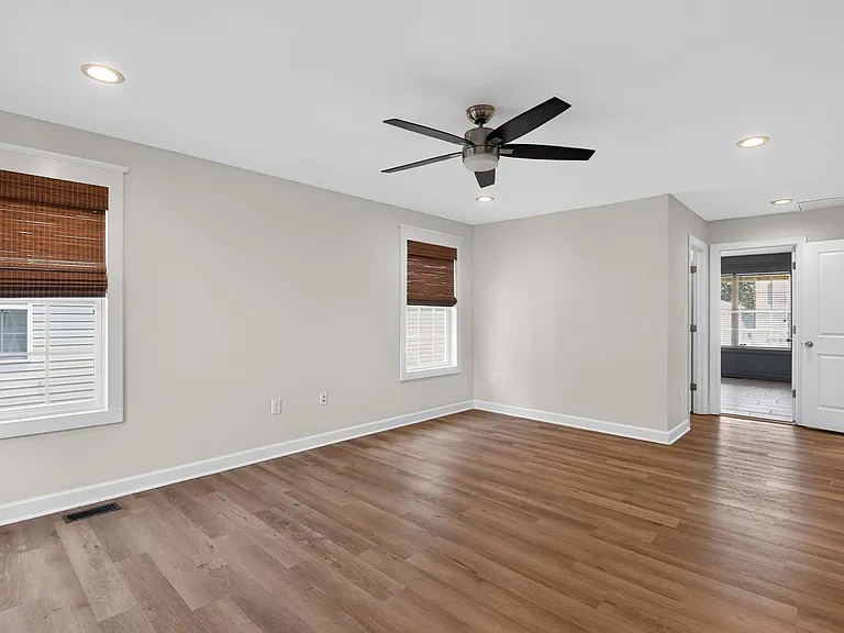 9609 Bay St #19 — Photo 5