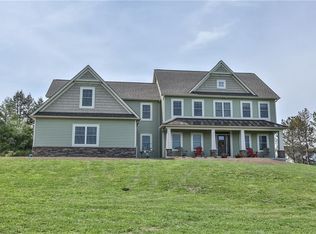 11 Holly Hl, Honeoye Falls, NY 14472