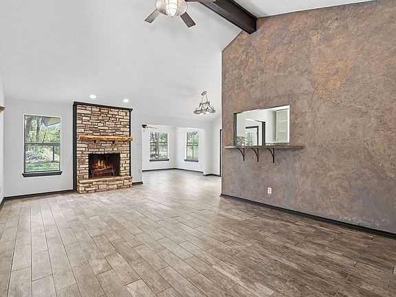 3rd image of 4 & 6 Acacia Dr