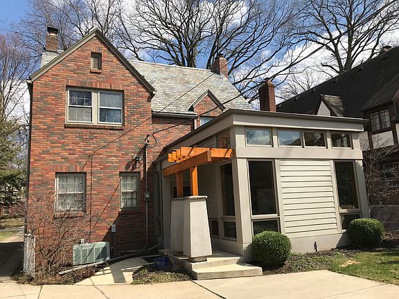 4th image of 2433 Barrington Dr