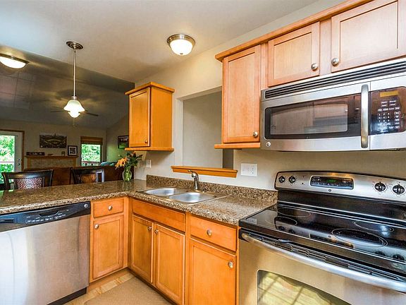 5th image of 1020 Sunny Side Dr