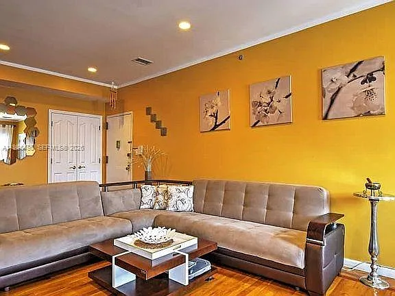 3 bed, 2.0 bath, 1700 sqft, $4,750 — Photo 4