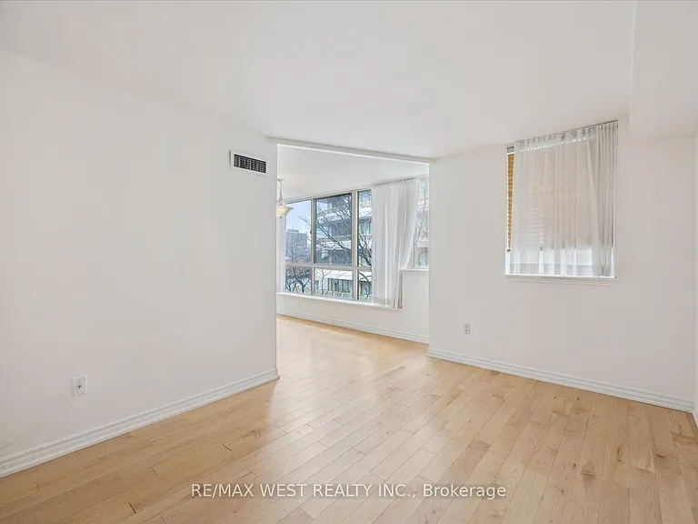 225 Davenport Rd #503 — Photo 13