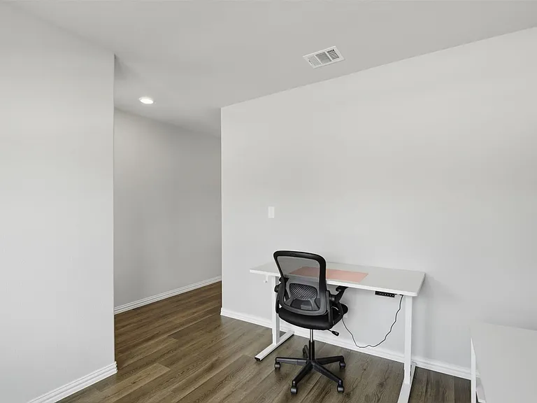 2275 Cliff Springs Dr — Photo 23